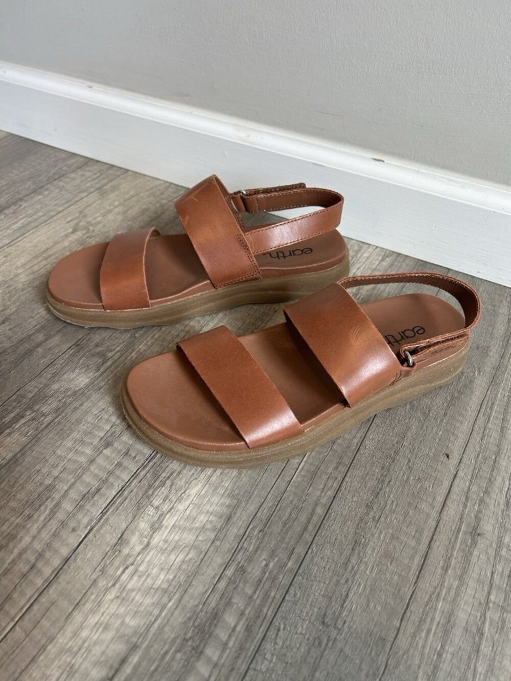 Earth Women's Leah Round Toe Strappy Casual Flat Sandals Brown 210 8M - Picture 10 of 16